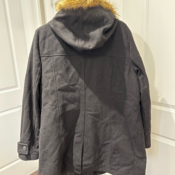 Black jacket XL Old Navy faux fur collar. - Picture 3 of 3